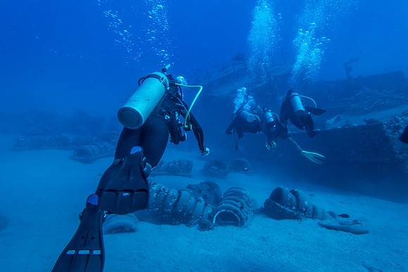 Wreck diving in Maui